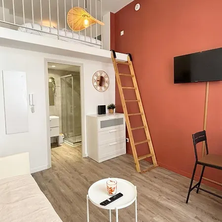 Proche Palais Des Festivals, T2 Avec Mezzanine - Palmazur