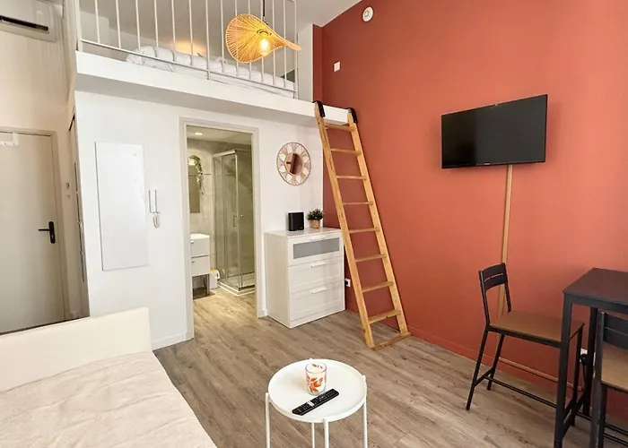 Proche Palais Des Festivals, T2 Avec Mezzanine - Palmazur